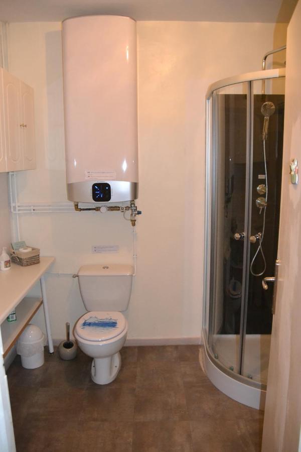 St Jean Du Gard : Spacious Apartment With Use Of Pool Saint-Jean-du-Gard Esterno foto